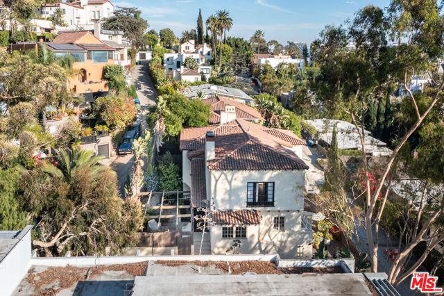 6686 Emmet Terrace, Los Angeles CA: https://media.crmls.org/mediaz/acabbefc-799d-43d5-994e-6cd24ec5072d.jpg