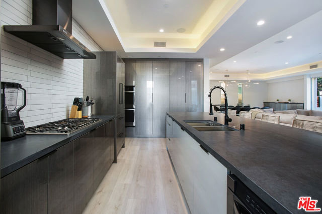 6066 Saturn Street, Los Angeles CA: https://media.crmls.org/mediaz/acabe640-0982-438d-aa0b-7dfac6167b78.jpg