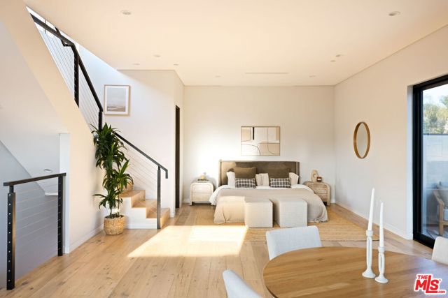425 N Alfred Street, Los Angeles CA: https://media.crmls.org/mediaz/acac5099-64a5-4dc6-be4f-47f3112fc23f.jpg