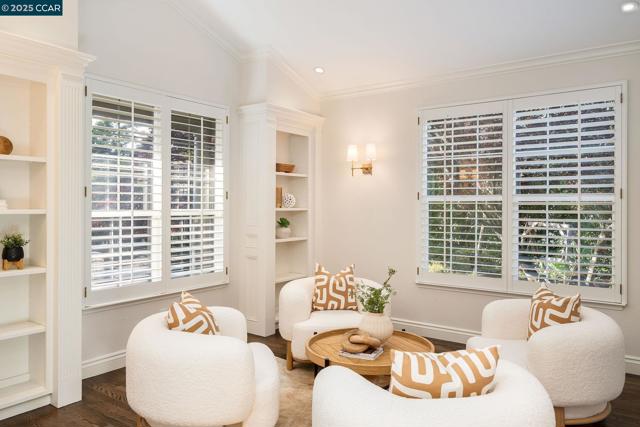 51 Brightwood Cir, Danville CA: https://media.crmls.org/mediaz/acaca614-30c7-4ec1-84da-784558fa83de.jpg