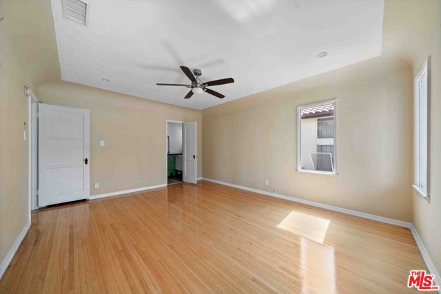 865 S Lucerne Boulevard, Los Angeles CA: https://media.crmls.org/mediaz/acad7fbe-f6ab-469c-90bd-d75caafa0988.jpg