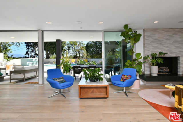 20150 Delita Drive, Woodland Hills CA: https://media.crmls.org/mediaz/acad8070-f3fa-4042-893f-74279a6da875.jpg