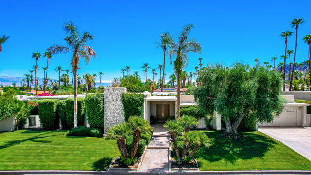 45550 Navajo Road, Indian Wells CA: https://media.crmls.org/mediaz/acada707-83c8-4737-b3d1-dc6b5c58436f.jpg