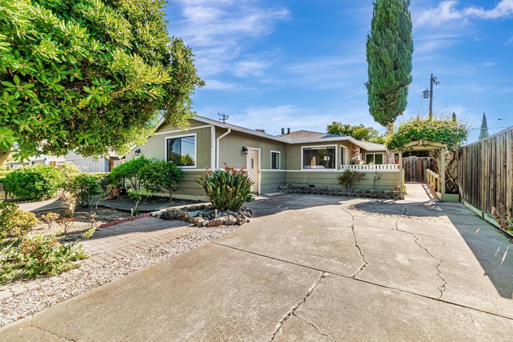 2136 Ventura Place