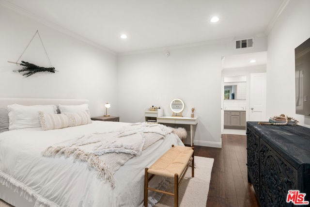 Drew Fenton | 12115 San Vicente Boulevard Los Angeles CA | MLS: 7175742