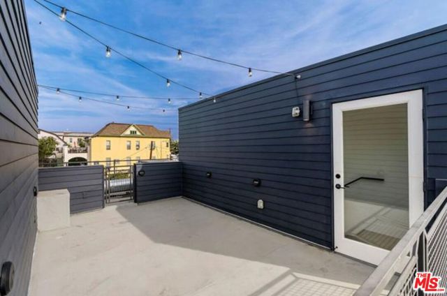 321 N Bixel Street, Los Angeles CA: https://media.crmls.org/mediaz/acaefbb0-2169-4d44-81ff-e04a1efe45c1.jpg