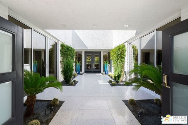 30 Mayfair Drive, Rancho Mirage CA: https://media.crmls.org/mediaz/acaf374a-99df-4928-a499-febd69e6fd9d.jpg