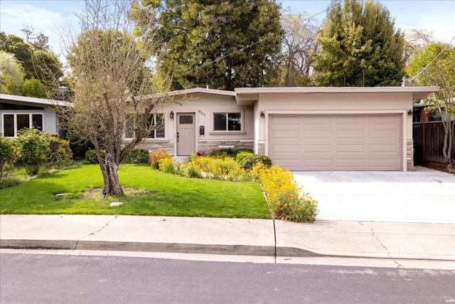 907 Christopher Way, Menlo Park CA: https://media.crmls.org/mediaz/acb1adac-25c9-41b7-b5eb-1bf44a29265b.jpg