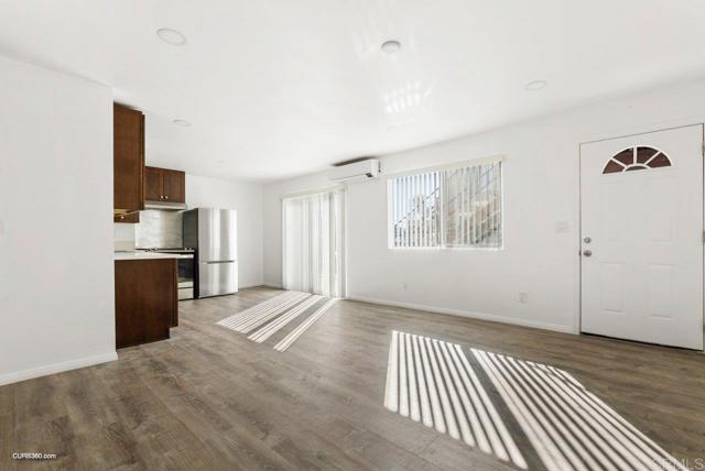 Image 4 of 25 For 937 Grand Avenue