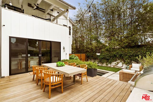 1023 Superba Avenue, Venice CA: https://media.crmls.org/mediaz/acb1ece3-1bfd-4901-9b0f-b1fa98280080.jpg