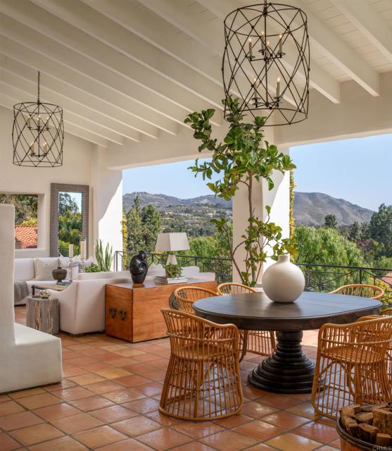 17484 El Vuelo, Rancho Santa Fe CA: https://media.crmls.org/mediaz/acb206c9-f159-43df-ac74-d01c986cf0a9.jpg
