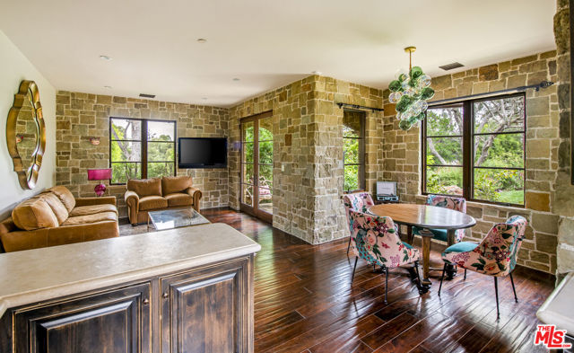 427 La Marina Drive, Camarillo CA: https://media.crmls.org/mediaz/acb25199-1c21-436d-9302-eefc1cb7a1e3.jpg