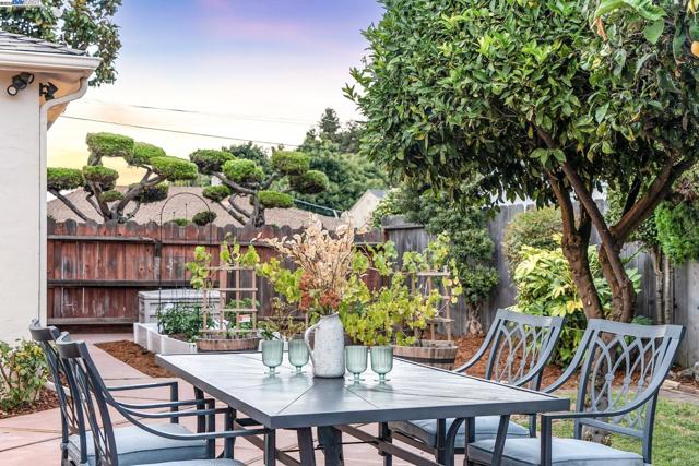 24 Via Hermosa, San Lorenzo CA: https://media.crmls.org/mediaz/acb268e6-b4fb-4218-bf3c-9d72265f7fe4.jpg