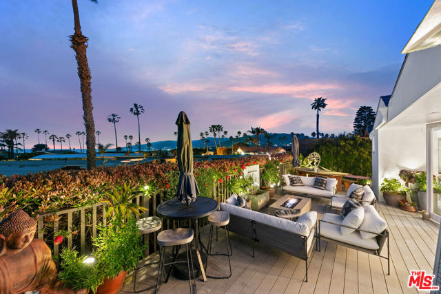 29500 Heathercliff Road, Malibu CA: https://media.crmls.org/mediaz/acb345a0-8113-4a6c-ae5b-e78a7ac1af34.jpg