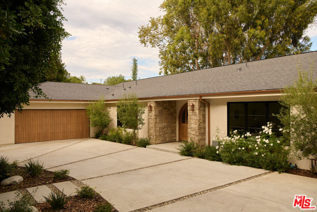 3620 Wrightwood Drive, Studio City CA: https://media.crmls.org/mediaz/acb3622c-dcdc-4bf1-b234-2223b3e8f58c.jpg