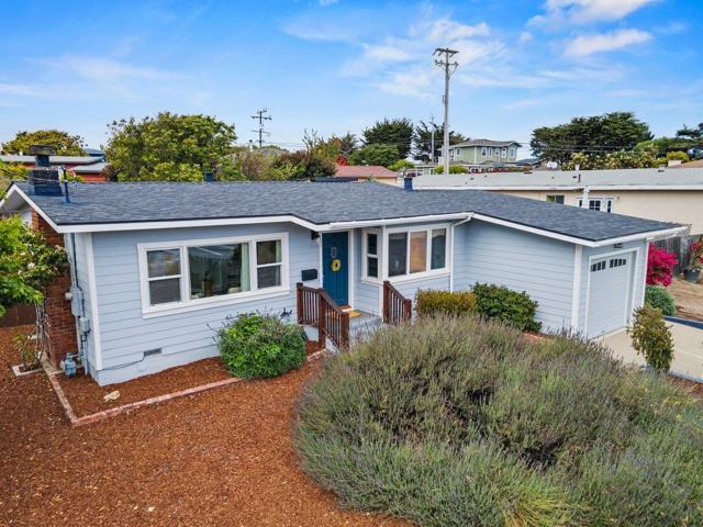 465 Harcourt Avenue, Seaside CA: https://media.crmls.org/mediaz/acb3d3b8-4b06-48d5-9bfa-4d9c61f4f3d4.jpg