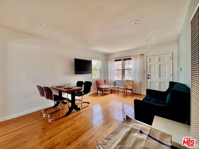 2333 S Garth Avenue, Los Angeles CA: https://media.crmls.org/mediaz/acb42e0c-d1a8-4da3-8aa8-cd699471fb55.jpg