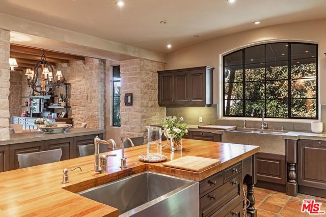 8 Bed Home for Sale in Los Angeles, California