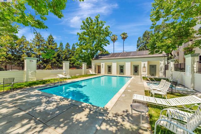 929 E El Camino Real, Sunnyvale CA: https://media.crmls.org/mediaz/acb4b7dd-f533-43e1-81bb-b3343afaa94c.jpg