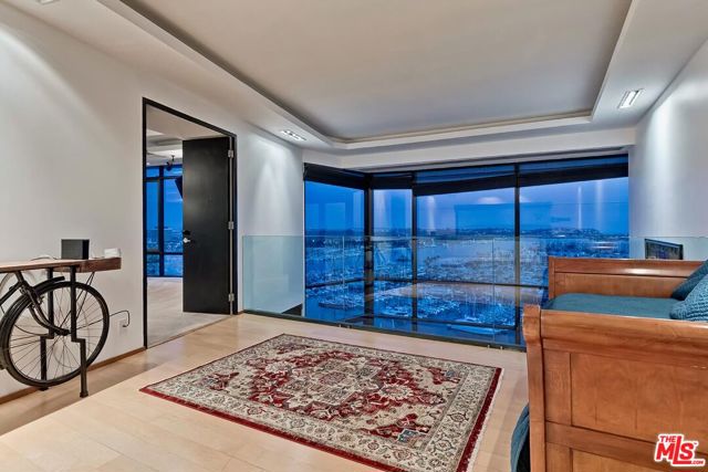 4335 Marina City Drive, Marina del Rey CA: https://media.crmls.org/mediaz/acb4e82e-7bbe-49b0-984b-0e5611ea2fa5.jpg