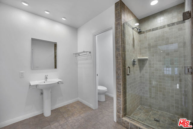 1231 Club View Drive, Los Angeles CA: https://media.crmls.org/mediaz/acb596b5-b3bc-45e7-b074-62ad32ff3af7.jpg