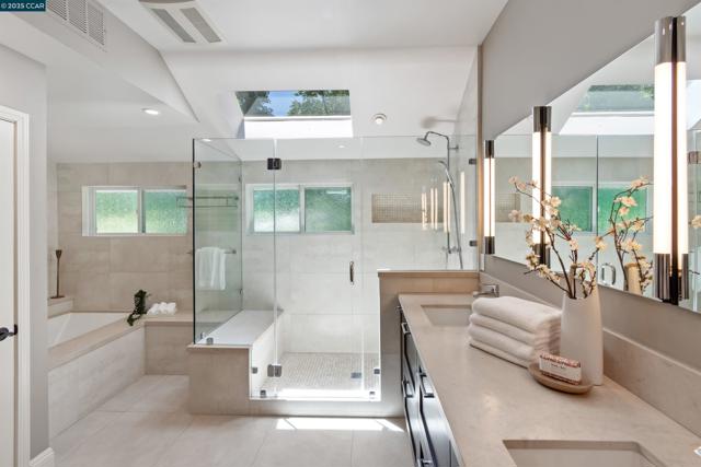 2140 Hidden Oak Dr, Danville CA: https://media.crmls.org/mediaz/acb5c305-f62b-4295-af2e-91321cc0d6ec.jpg