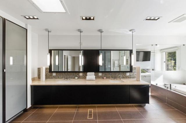 1035 Macadamia Drive, Hillsborough CA: https://media.crmls.org/mediaz/acb5d2a0-cf73-4637-bada-802a88fecc2e.jpg