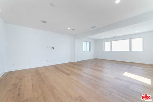 11770 N Hillsborough Lane, Porter Ranch CA: https://media.crmls.org/mediaz/acb5fd89-4f81-4487-9abb-b2cd6530618a.jpg