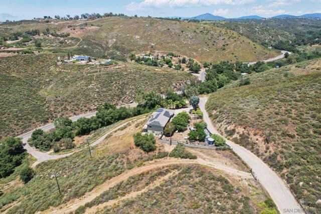 19075 Caesar Drive, Ramona CA: https://media.crmls.org/mediaz/acb60c23-db7a-455a-b713-69e84c1abae2.jpg