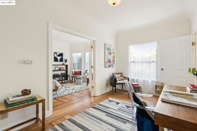 1521 Josephine St, Berkeley CA: https://media.crmls.org/mediaz/acb6d30d-9705-4595-99b9-141039fca15e.jpg