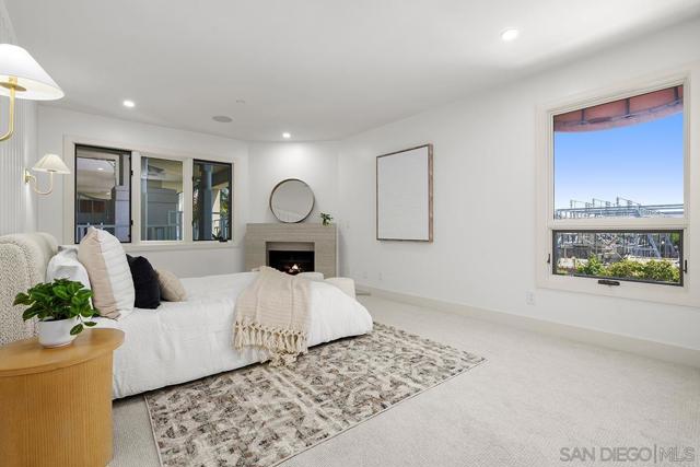 1099 1st St, Coronado CA: https://media.crmls.org/mediaz/acb6ee08-e260-4a81-a22f-074a31e78ca3.jpg