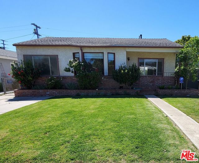 3461 Redwood Avenue, Los Angeles CA: https://media.crmls.org/mediaz/acb6fa6b-7679-41d8-931e-f031ca26ceb3.jpg