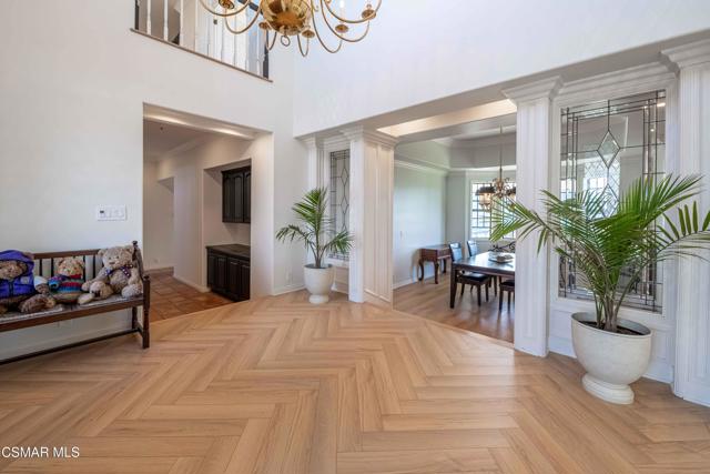 11300 Highridge Court, Camarillo CA: https://media.crmls.org/mediaz/acb76bfc-0a56-4c79-8f17-49d1cec705be.jpg