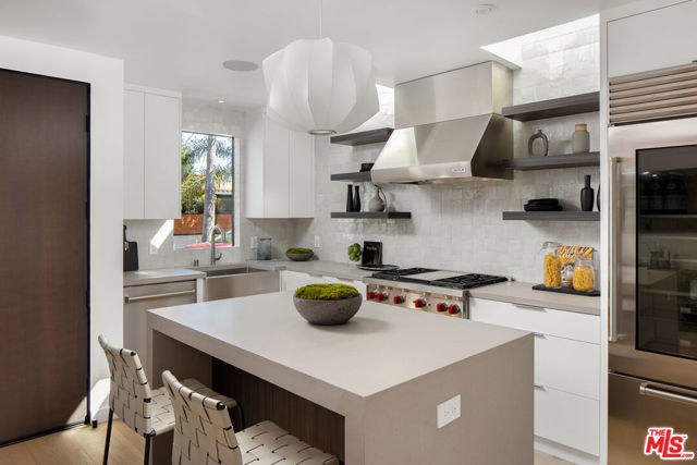 1821 Penmar Avenue, Venice CA: https://media.crmls.org/mediaz/acb82274-6ccb-4485-a08b-06075c571b33.jpg