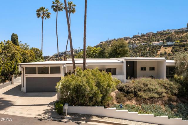 2657 Zorada Drive, Los Angeles CA: https://media.crmls.org/mediaz/acb893f8-06f7-484f-8b46-fbfe5bf77c17.jpg