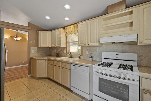 49 Blanca Lane, Watsonville CA: https://media.crmls.org/mediaz/acb8a8e4-e715-4a9f-aa1b-7c73458cc8a2.jpg