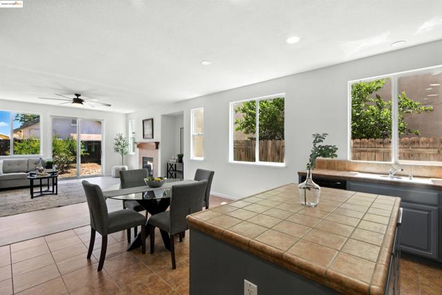 78 Vella Circle, Oakley CA: https://media.crmls.org/mediaz/acb8c2b6-25ea-4341-b3b9-92f2b08dc5aa.jpg