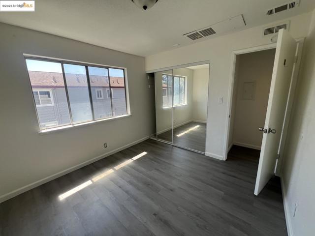 29626 Red Oak CT, Hayward CA: https://media.crmls.org/mediaz/acb8c3f3-1e0d-4309-90d9-5abd55ef32b1.jpg