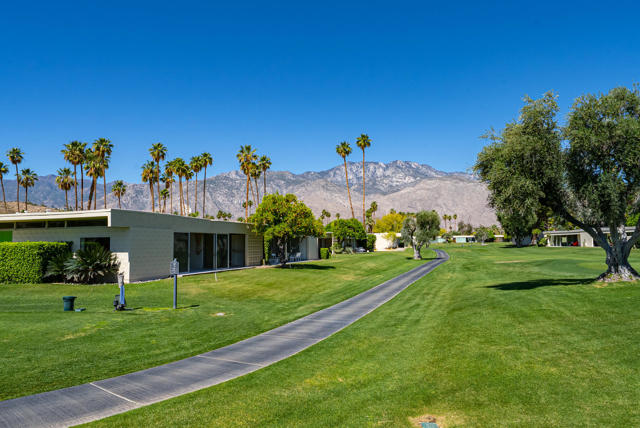 74 Lakeview Drive, Palm Springs CA: https://media.crmls.org/mediaz/acb9f14e-5e47-4306-b952-719d3413f2af.jpg