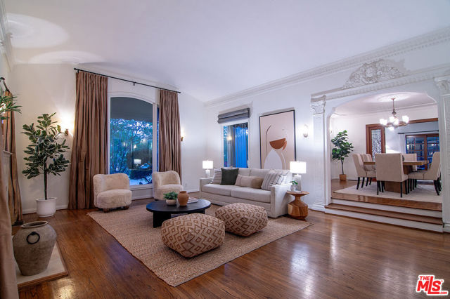503 N Plymouth Boulevard, Los Angeles CA: https://media.crmls.org/mediaz/acba7609-52ba-4e86-a1c4-182f2eceab8b.jpg