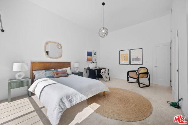 13065 Mindanao Way, Marina del Rey CA: https://media.crmls.org/mediaz/acba7acd-ad00-4e74-8caf-85ecc72784d8.jpg