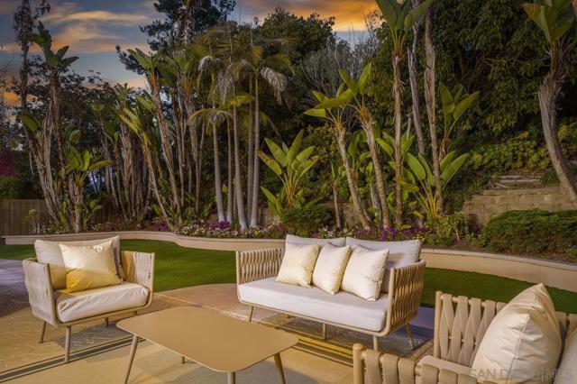 11649 Thistle Hill Pl, San Diego CA: https://media.crmls.org/mediaz/acba8579-5caf-41d1-a0b5-c29eee1c04e3.jpg