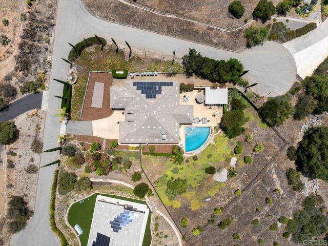 31662 Orange Blossom Ct, Valley Center CA: https://media.crmls.org/mediaz/acba9099-38ba-4e4a-a8a2-600d255cd9c3.jpg