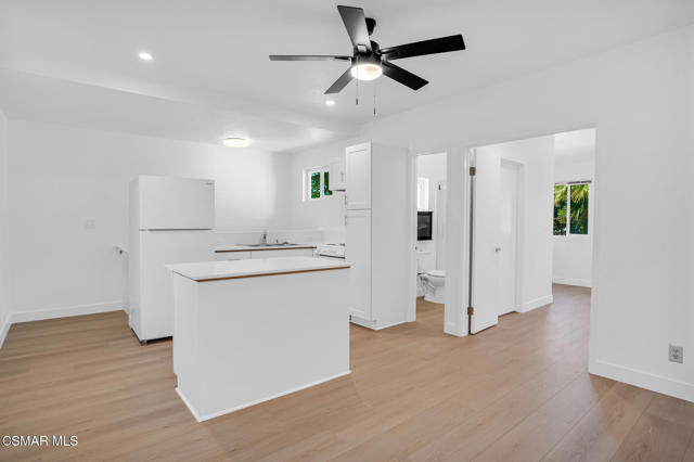 1160 Alamos Drive, Thousand Oaks CA: https://media.crmls.org/mediaz/acbb09b2-dc8e-4760-8f0a-235a956e583a.jpg