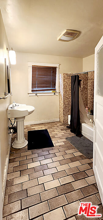 1130 S Hoover Street, Los Angeles CA: https://media.crmls.org/mediaz/acbb6f9d-3105-47bc-96ed-8e710085048c.jpg