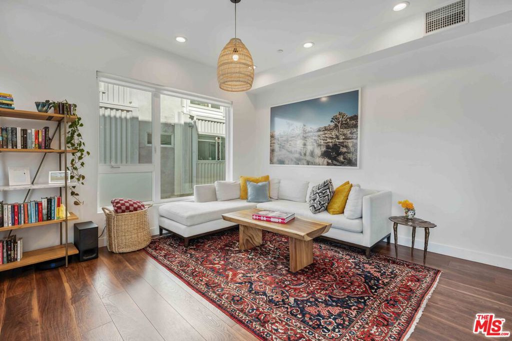 6024 W Beachwood Lane