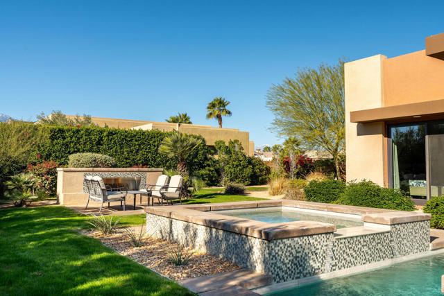 15 Via Montagna, Rancho Mirage CA: https://media.crmls.org/mediaz/acbbe4ee-551c-4e67-9a7c-c505fbc98b8d.jpg