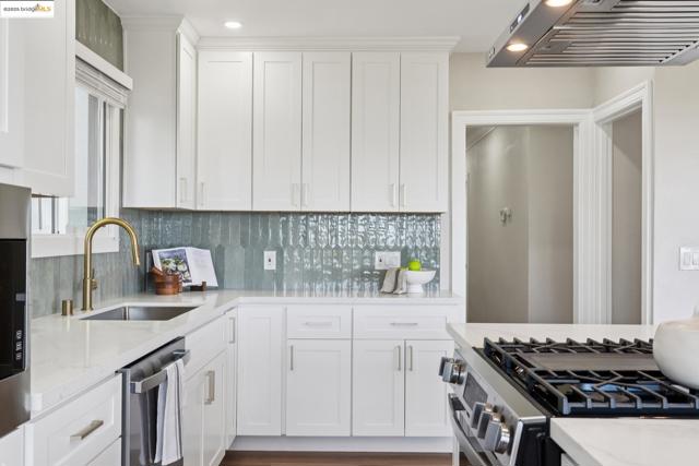 744 Coventry Road, Kensington CA: https://media.crmls.org/mediaz/acbbeda3-bb06-40de-a5dc-313d2adea43c.jpg