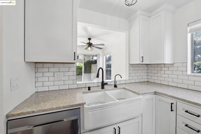 204 Pebblecreek Ct, Martinez CA: https://media.crmls.org/mediaz/acbc11f9-0e7e-4cdc-8e8a-cffa5390d0fa.jpg