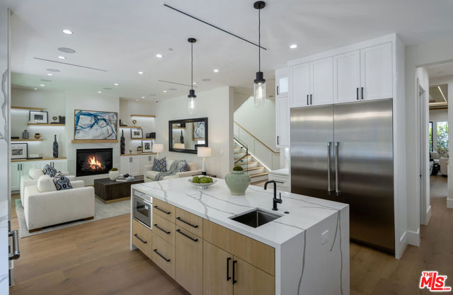 1534 N Beverly Drive, Beverly Hills CA: https://media.crmls.org/mediaz/acbc1838-212e-4607-9cdd-ad64d996c755.jpg